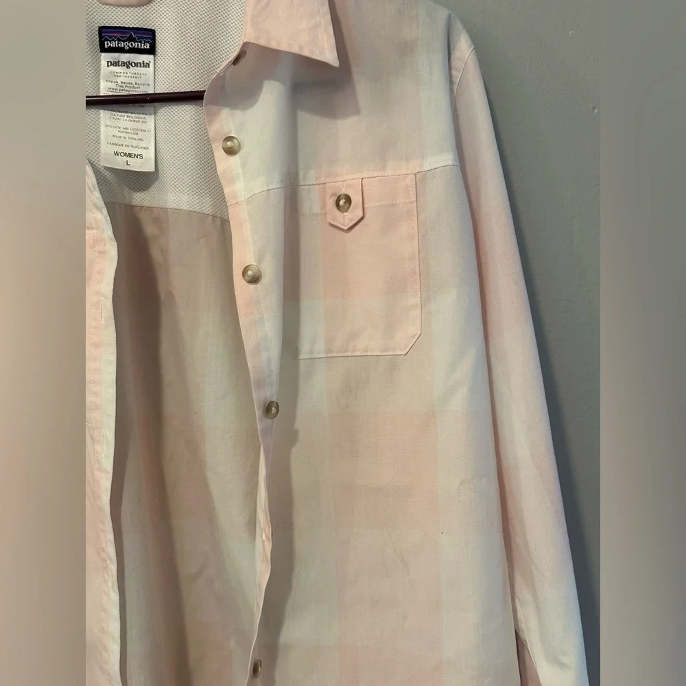 SOLD OUT
Patagonia Light Pink Button-Up Shirt - Picture 4 of 8